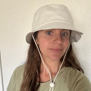 Lululemon bucket hat adjustable strap